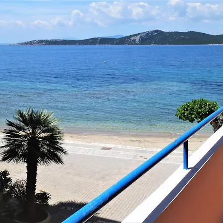 Apartment Seafront With Stunning View Nea Styra